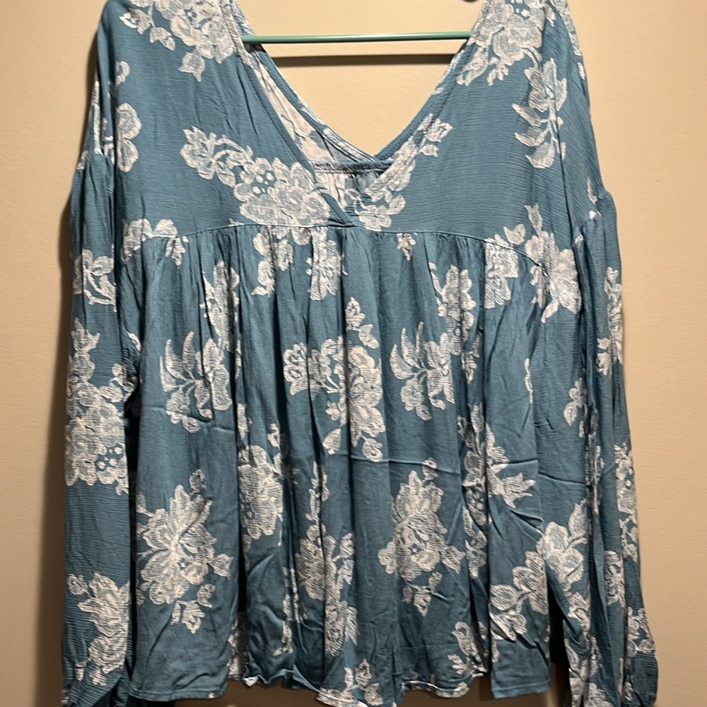 Long sleeve babydoll style shirt. NWT